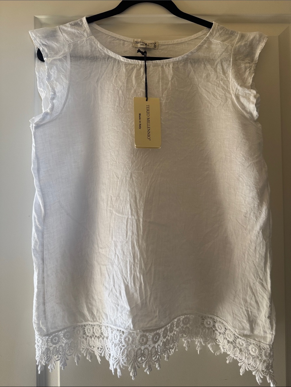 NWT Terzo Millennio Women's White linen cotton ItalianSleeveless Lace-Hem top - Picture 3 of 7